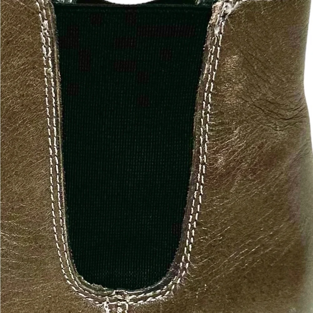 Steve Madden Howler Grey Boots. Size 7 1/2M. NWOB